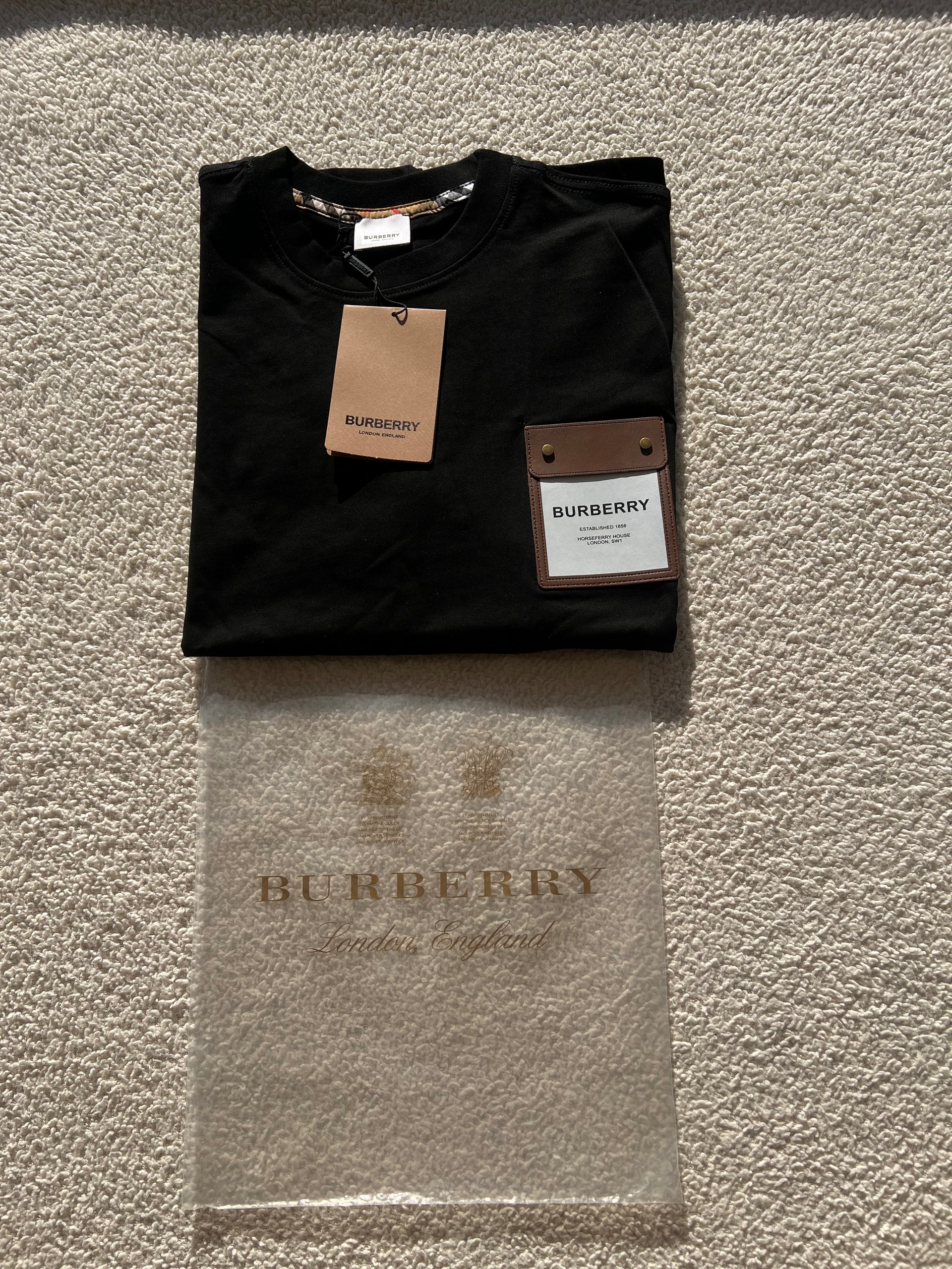 Burberry t shirt shop tag